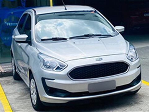 Carro da categoria Hatch da frota Barba Locadora