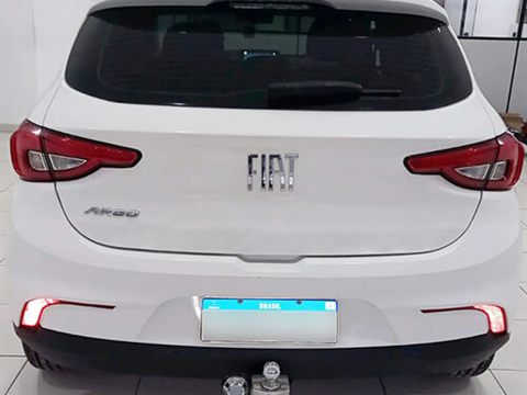 Carro da categoria Hatch Premium da frota Barba Locadora