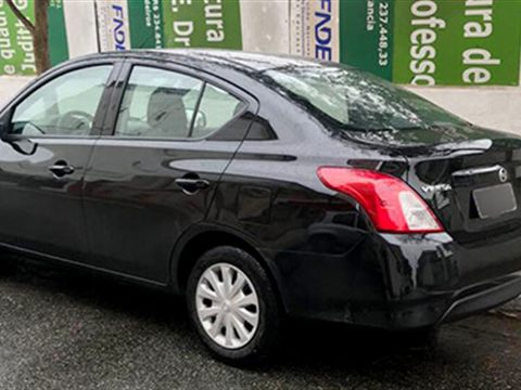 Carro da categoria Prime da frota Barba Locadora