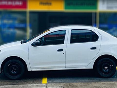 Carro da categoria Sedã da frota Barba Locadora